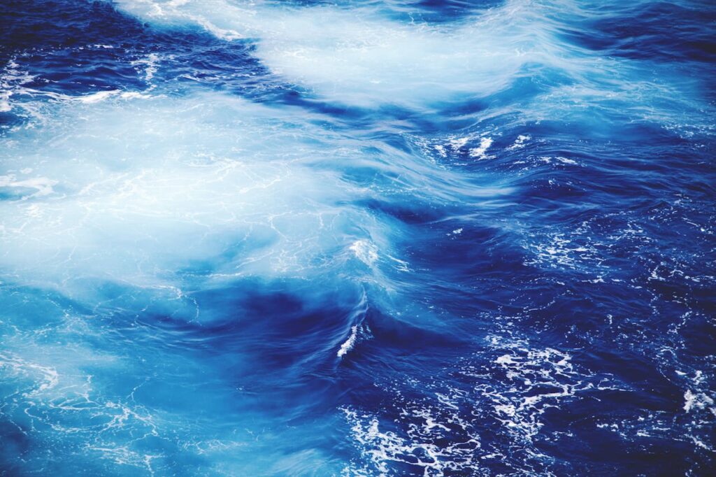 Meer Wellen Schaum Farben Blautöne Wasser Als Künstler Inspiration am Meer finden