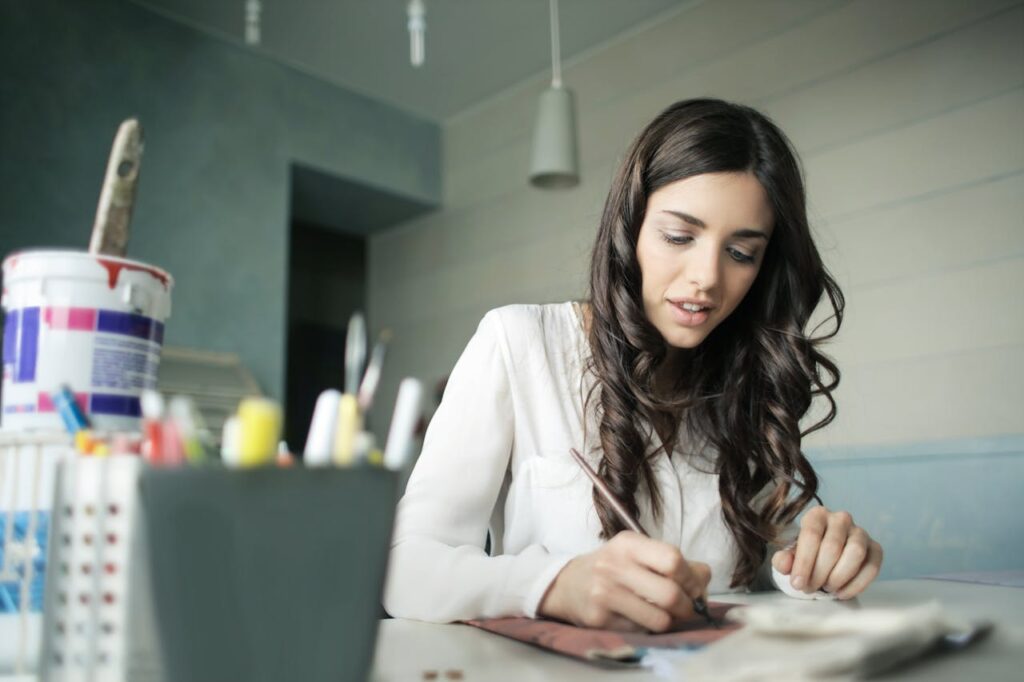 Kunst Künstlerin Mit Kunst Geld verdienen 5 Tipps für ein erfolgreiches Business
