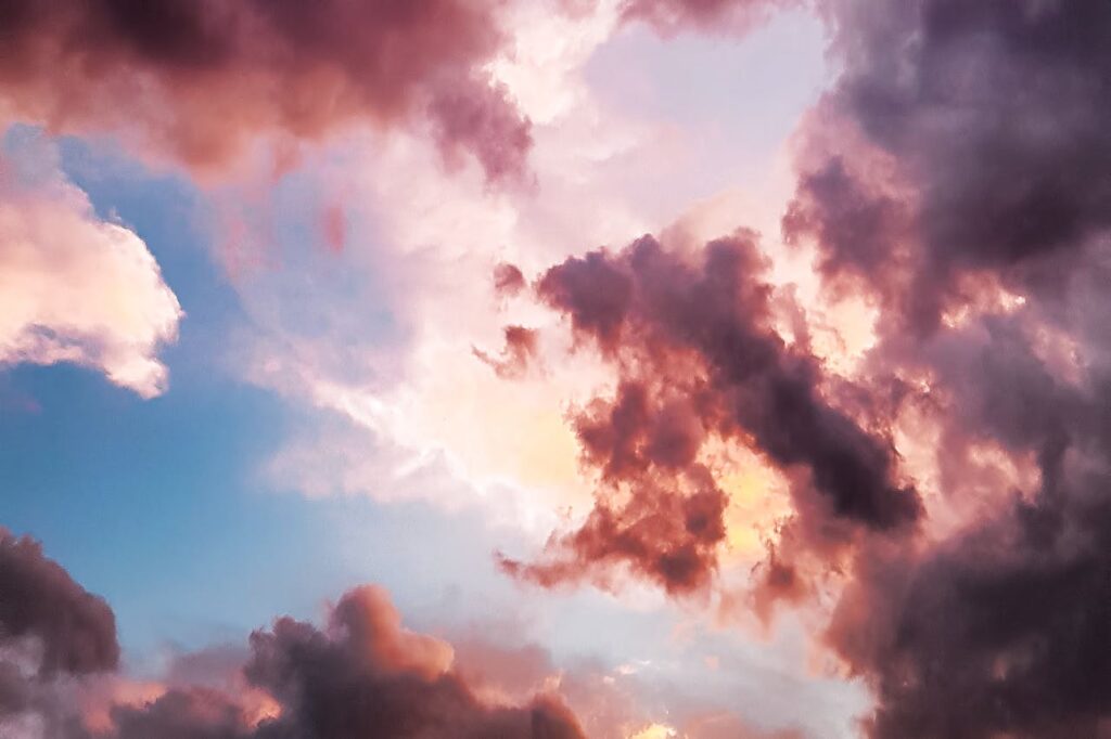 Himmel pinke Wolken Aesthetic – Was bedeutet das Beispiele und mehr