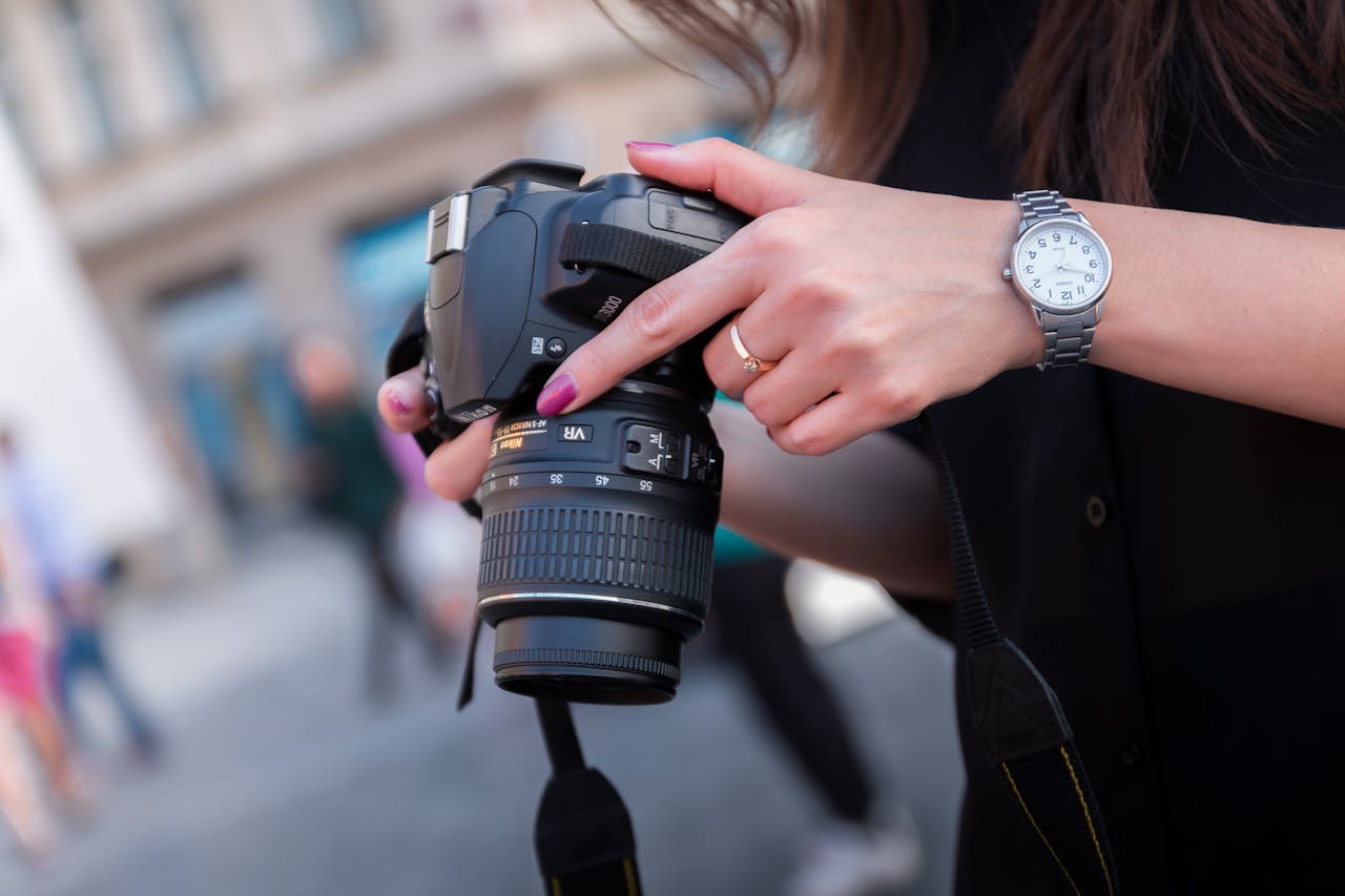 Frau in der Stadt Fotografin Wie viel Kunst steckt in moderner Fotografie