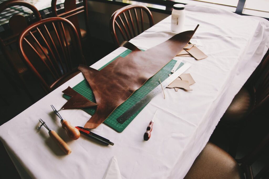 Leder handwerkliches Projekt Punzierleder für Kunstprojekte – Darum ist es so praktisch