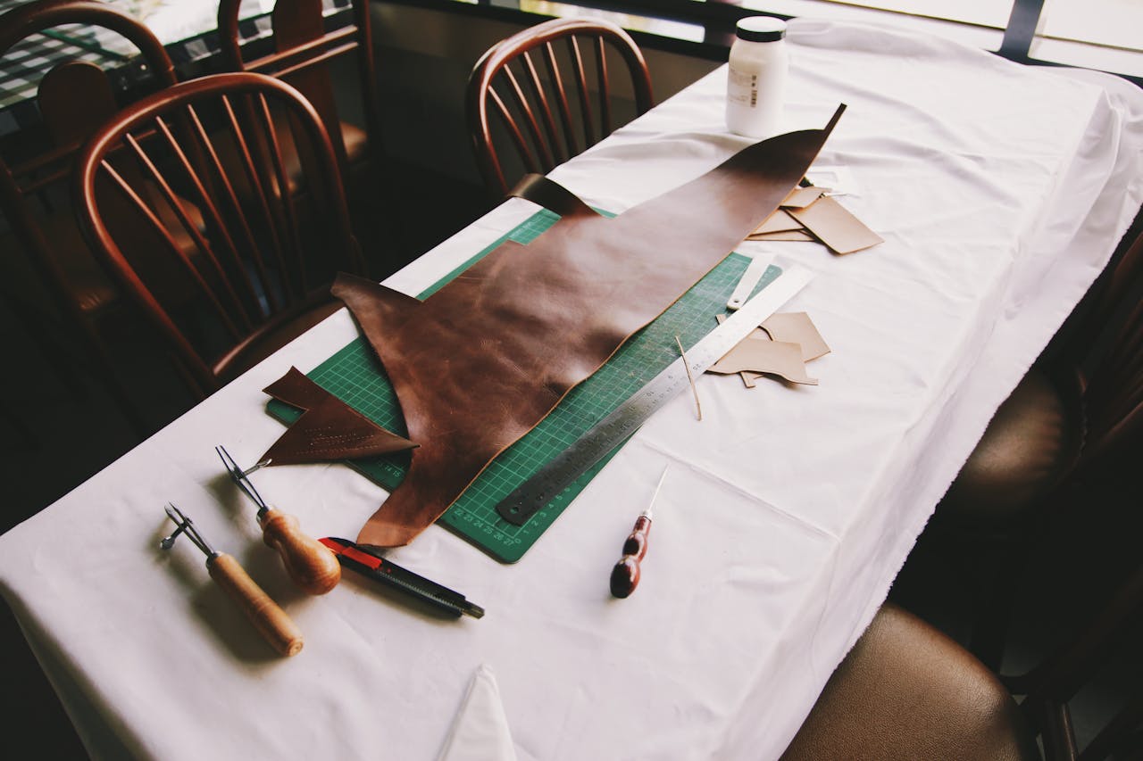 Leder handwerkliches Projekt Punzierleder für Kunstprojekte – Darum ist es so praktisch